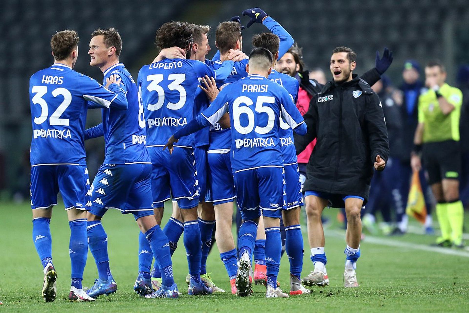 圍繞陣容的 圍繞陣容的