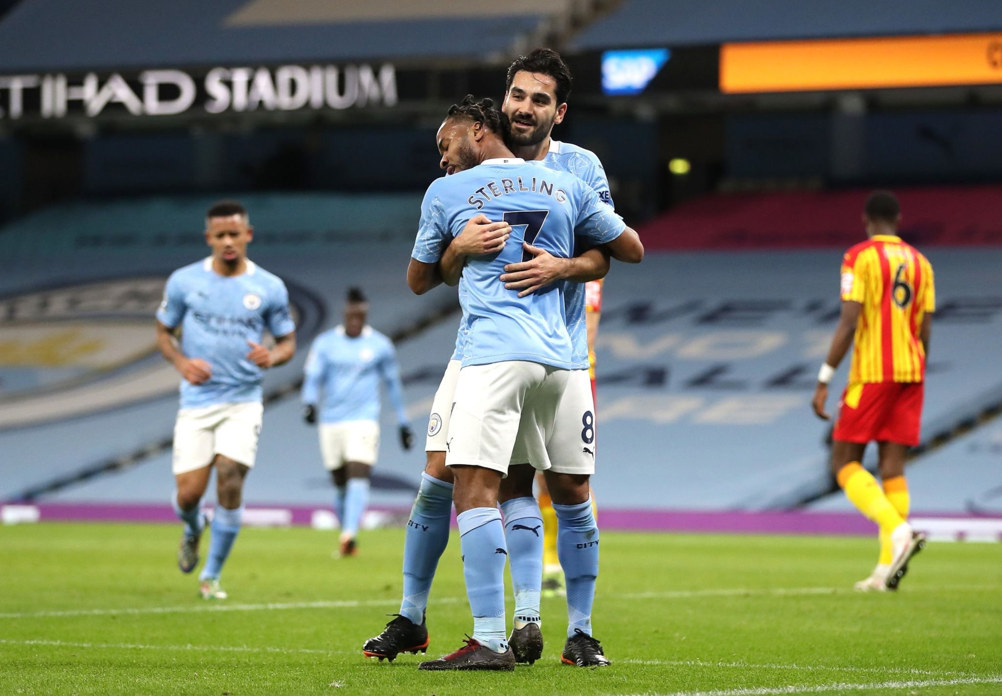 他們成功引 他們成功引